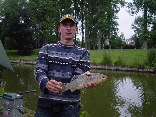 Gardon de 1 kilo 200 pêché au mais le17 juin 2011 par Thierry