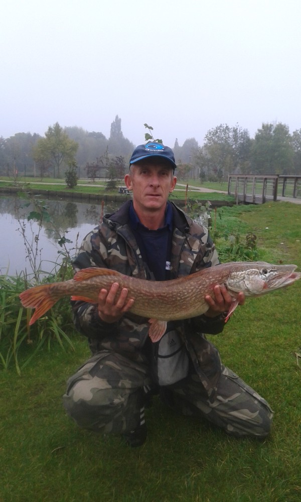 Un beau brochet de 94 cm pour 5kg 900pris le 10/10/2015 - Thierry