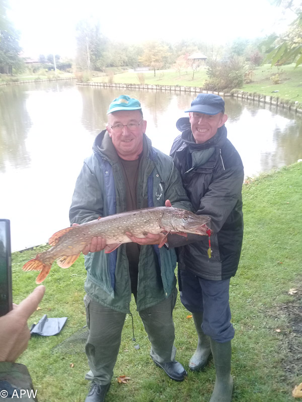 Brochet au leurre de 85cm pour 4kg100 - Guy.