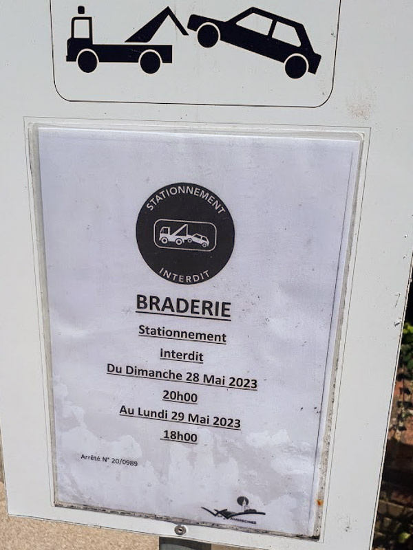 Exemple - panneau d'affichage concernet la rue Obert, à proximité de l'étang.