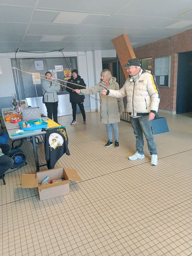 Quand des pêcheurs s'invitent à la Pêche au canard au stand du Téléthon 2024 de Wambrechies