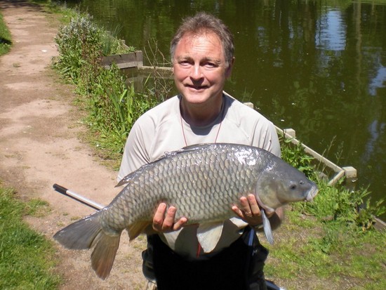 Carpe de 8 kg prise au pelet par Jean-Claude, 23/05/2009