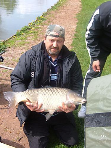 Voici quelque photos que j' ai prises à l'étang ce vendredi 28 avril. Gérard a sorti une carpe de 8 kg devant mes yeux ainsi que mon frère et aussi son fils Sebastien. Frédéric, 2008